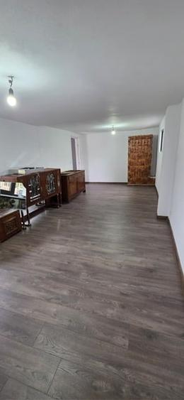 Casă cu 5 camere cu Garaj în Văleni-Dâmbovița