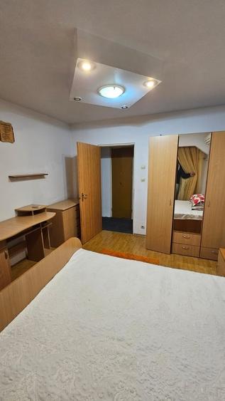 Apartament cu 4 camere decomandat în Titan