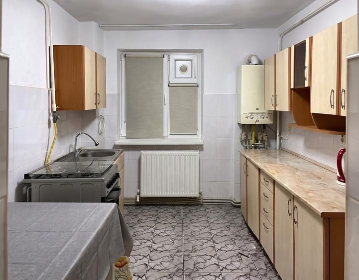 Apartament cu 3 camere decomandat în Farfuria
