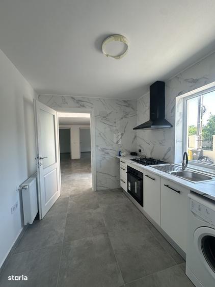 Casă cu 4 camere în Palazu Mare