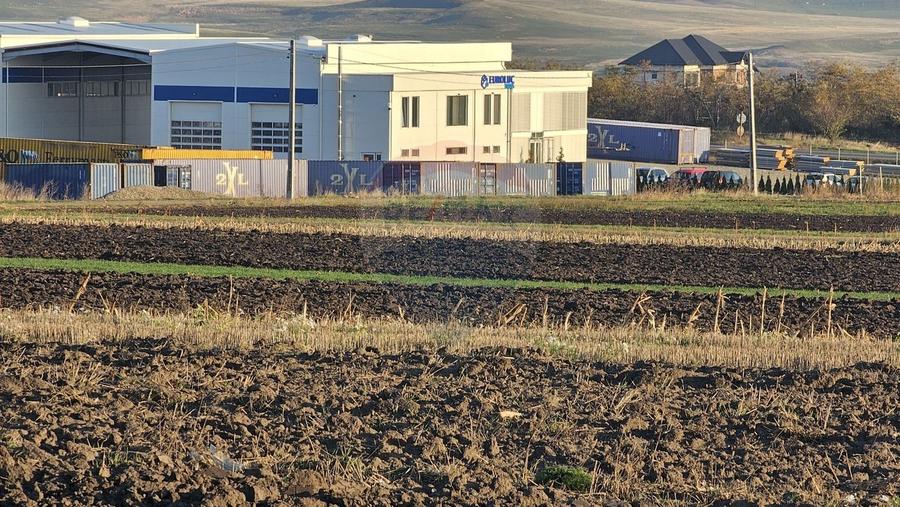 Teren agricol extravilan de 6100 mp, în Stroiești