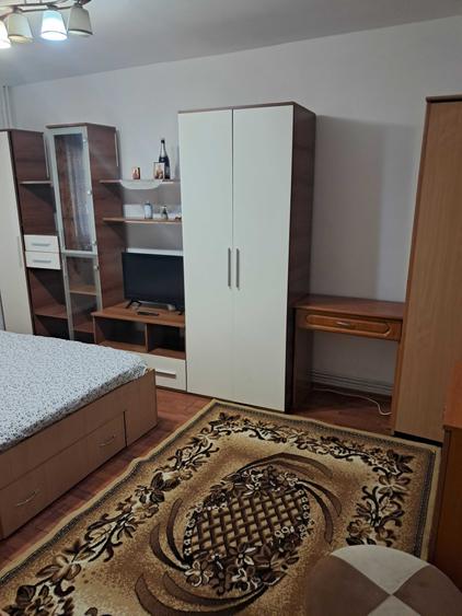 Garsonieră decomandată în Eroii Revoluției