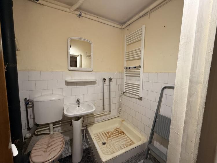 Apartament cu 4 camere decomandat în Cetate