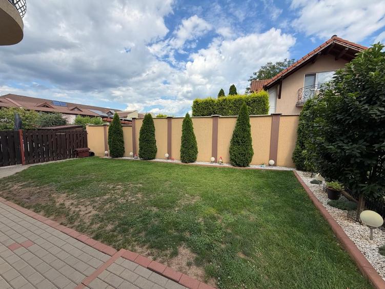 Casă individuală cu 4 camere cu Teren 327 Mp în Cetate