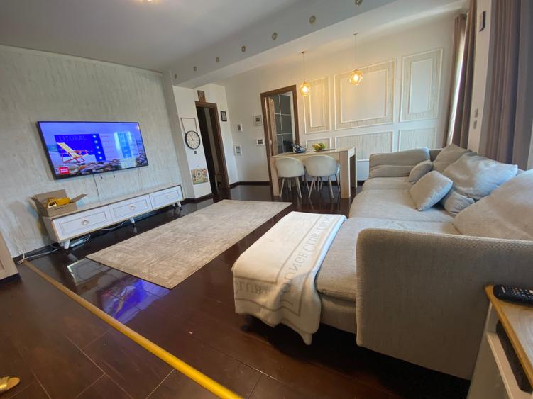 Apartament cu 3 camere semidecomandat, mobilat în Vitan Mall