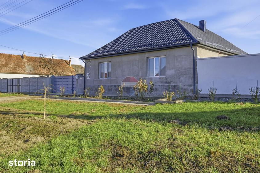 Casă cu 3 camere cu Teren 1439 Mp în Secusigiu