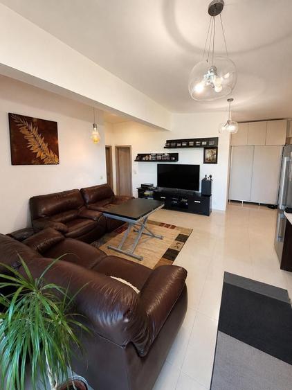 Apartament cu 3 camere decomandat, mobilat în Bucium