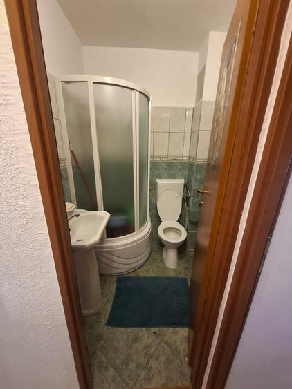 Apartament cu 4 camere decomandat în Tractorul