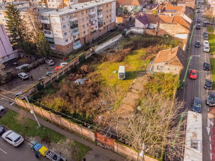 Teren Construcții intravilan de 2727 mp, în Boul Roșu