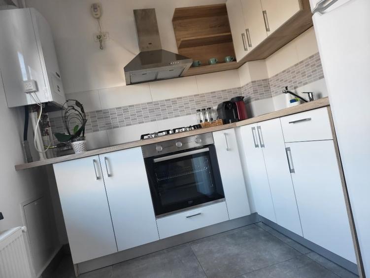 Apartament cu 2 camere semidecomandat, mobilat în Central