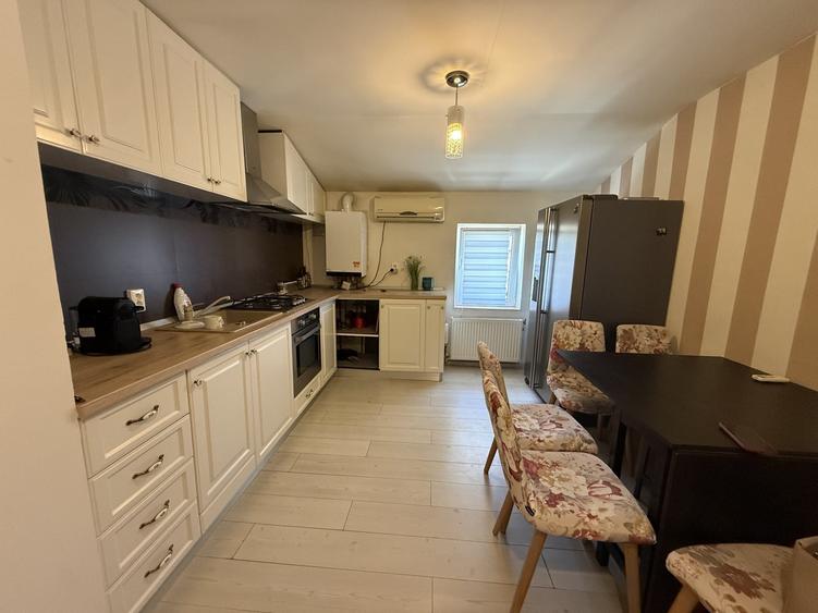 Apartament cu 3 camere decomandat, mobilat în Dâmbovița