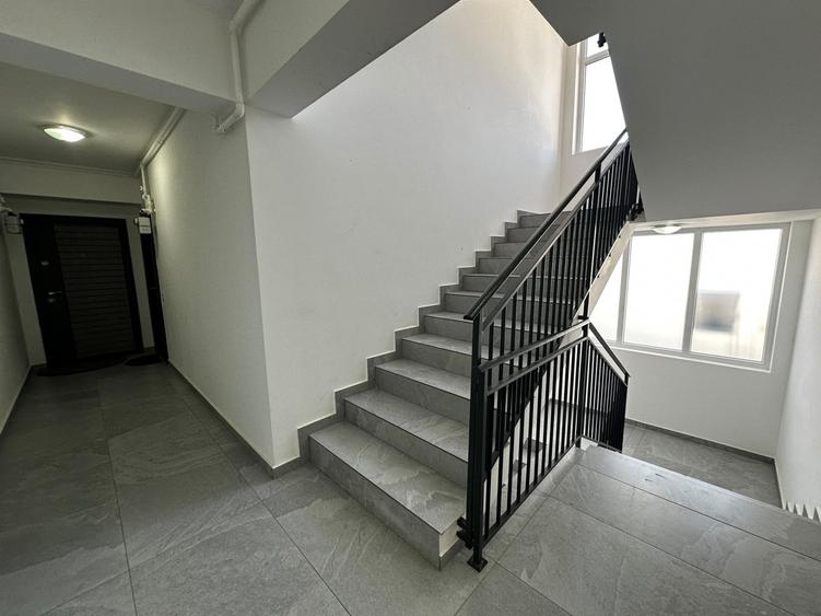 Apartament cu 5 camere decomandat în Dobroești
