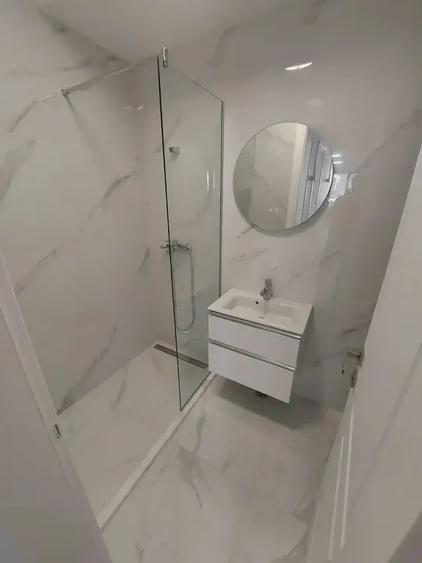 Apartament cu 3 camere decomandat, mobilat în Armeneasca