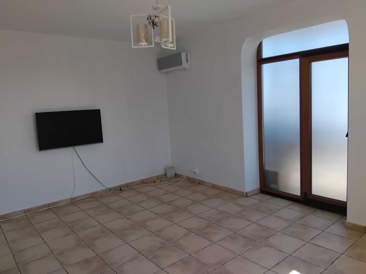 Apartament cu 3 camere decomandat în Micro 6