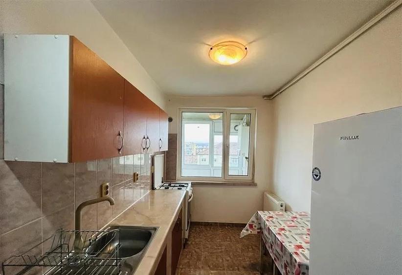 Apartament cu 2 camere semidecomandat, mobilat în Mihai Viteazul