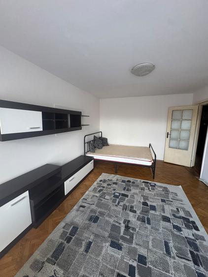 Apartament cu 4 camere decomandat în Zorilor