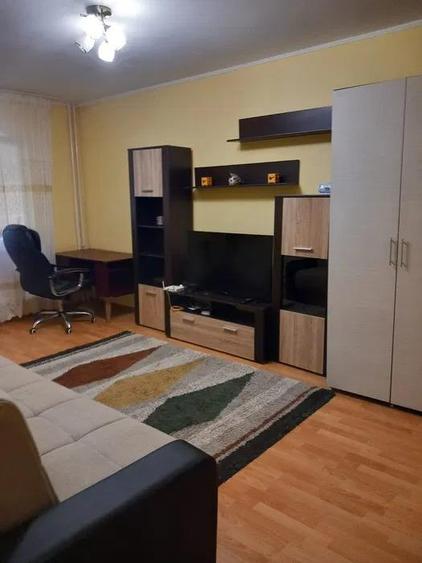 Apartament cu 2 camere decomandat, mobilat în Galata