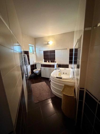 Apartament cu 3 camere decomandat în Alexandru cel Bun