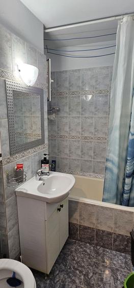 Apartament cu 2 camere semidecomandat în Baziaș