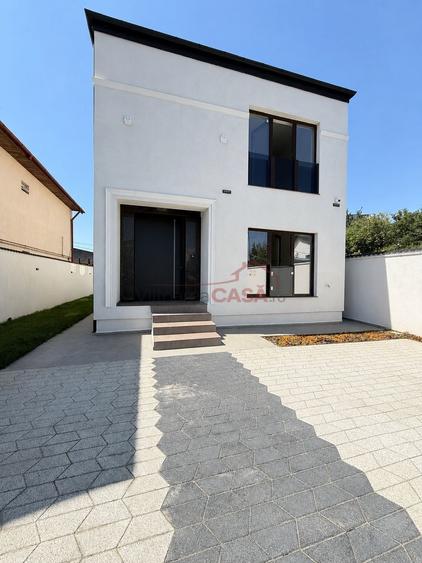 Casă individuală cu 5 camere cu Canalizare în Ozana
