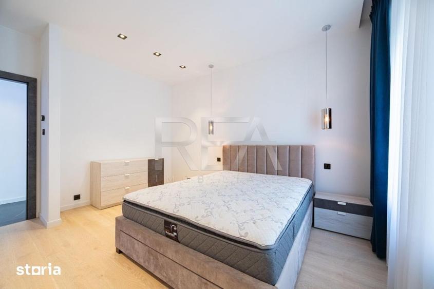 Apartament cu 5 camere decomandat în Tei