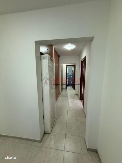 Apartament cu 3 camere decomandat în Alexandru Obregia