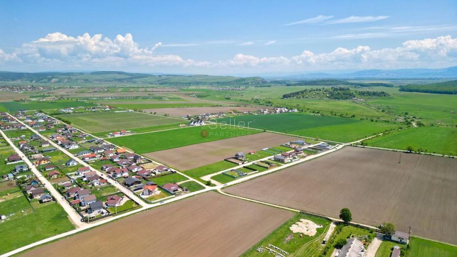 Teren Construcții intravilan de 31800 mp, în Sânpetru