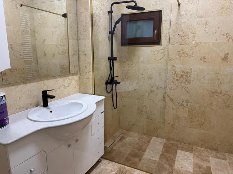 Apartament cu 4 camere semidecomandat în Cotroceni