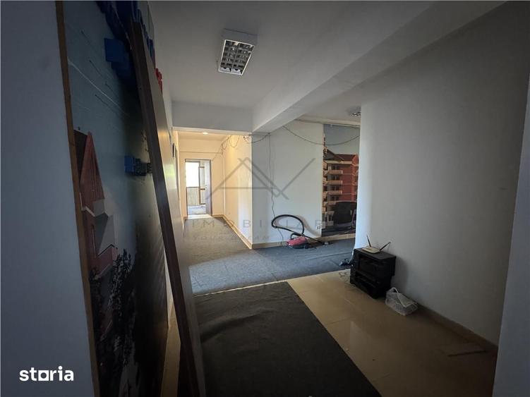 Apartament cu 4 camere decomandat în Est