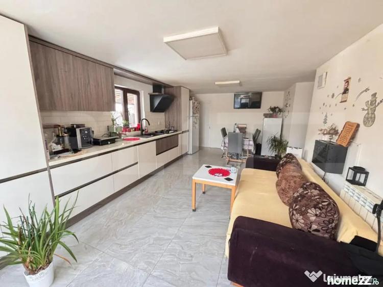 Casă cu 4 camere cu Teren 2700 Mp în Central