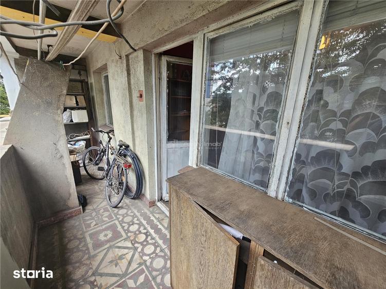Apartament cu 3 camere semidecomandat, mobilat în Central