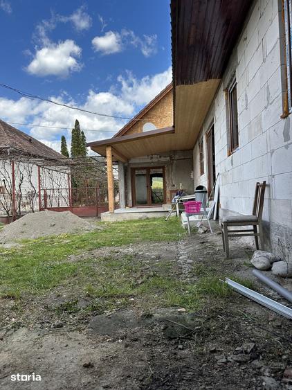 Casă cu 5 camere cu Teren 1430 Mp în Gurghiu