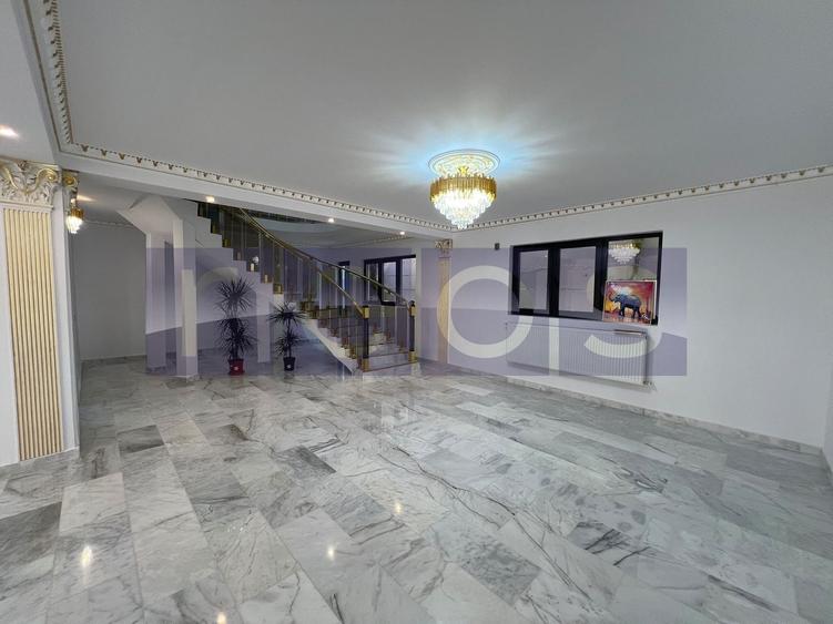 Casă individuală cu 7 camere cu Canalizare în Vitan Mall