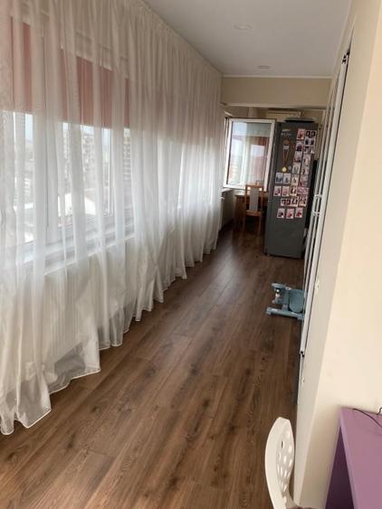 Apartament cu 4 camere decomandat, mobilat în Faleza Nord