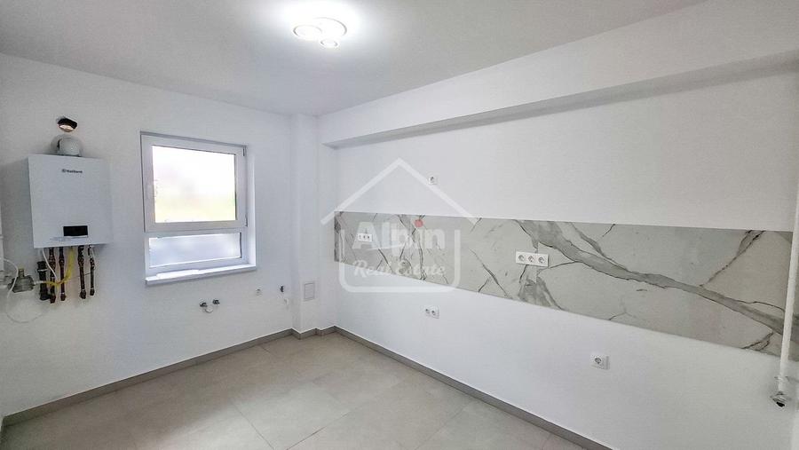 Apartament cu 3 camere decomandat în Tractorul