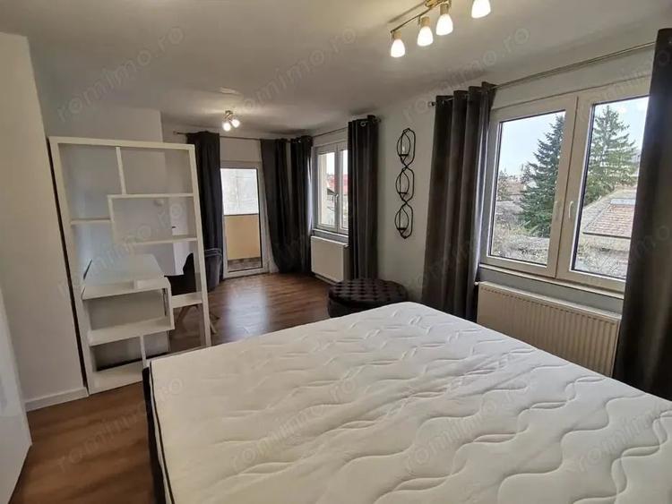 Casă cu 4 camere cu Teren 100 Mp în Semicentral