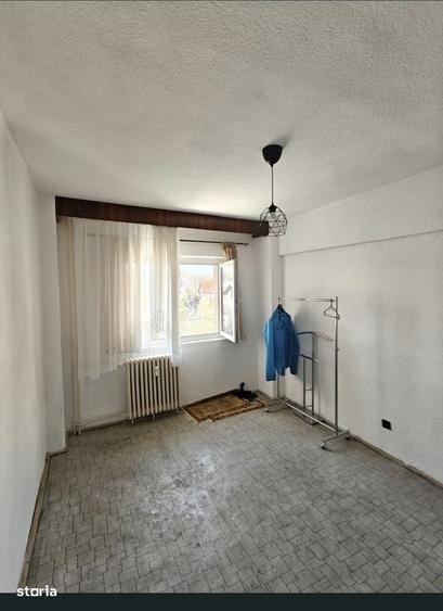 Apartament cu 3 camere decomandat în Trivale
