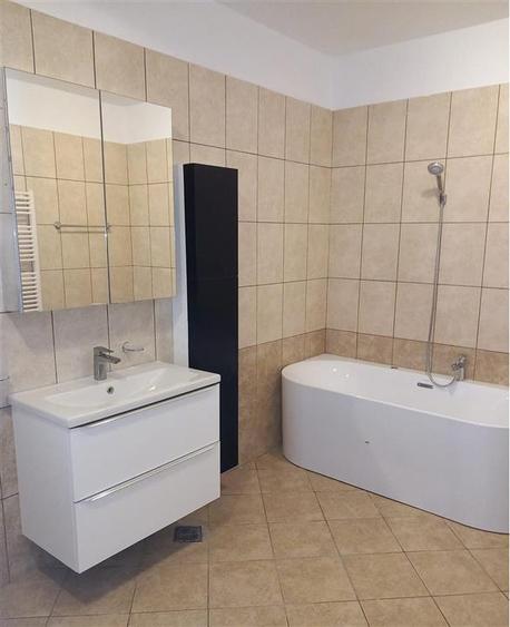 Casă individuală cu 6 camere cu Canalizare în Iancu Nicolae