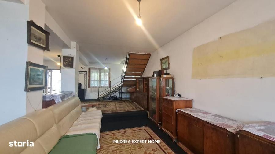 Casă cu 4 camere în Central