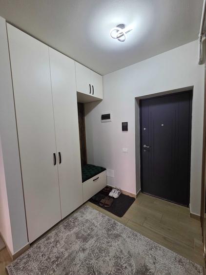Apartament cu 2 camere decomandat în Tractorul