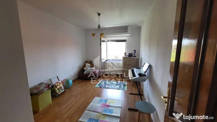 Casă cu 4 camere cu Teren 574 Mp în Aradului