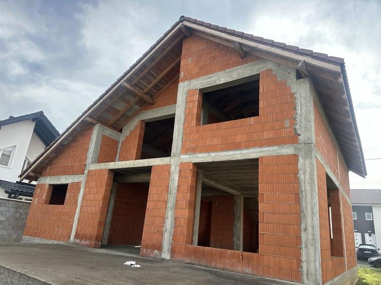 Casă cu 4 camere în Central