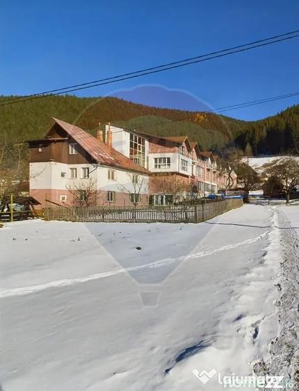 Casă cu 5 camere cu Teren 500 Mp în Moieciu