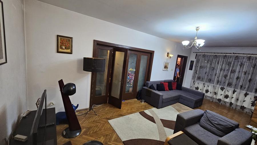 Casă cu 6 camere cu Canalizare în Ultracentral