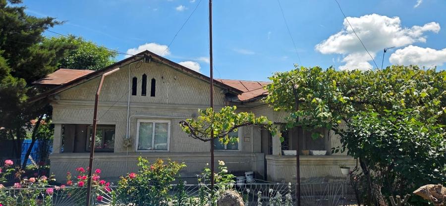 Casă individuală cu 3 camere cu Canalizare în Poienarii Vechi