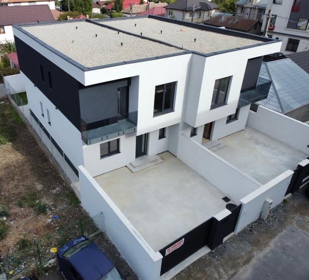 Duplex cu 5 camere cu Canalizare în Central