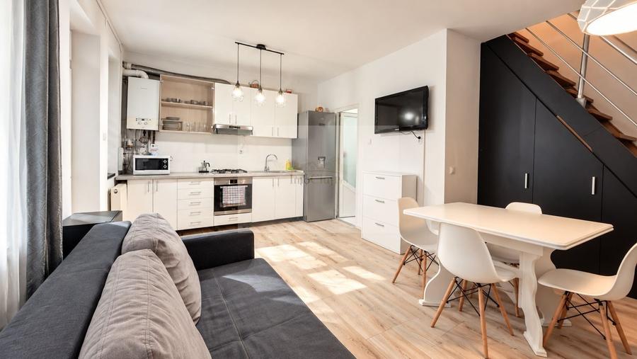 Apartament cu 3 camere semidecomandat, mobilat în Ultracentral