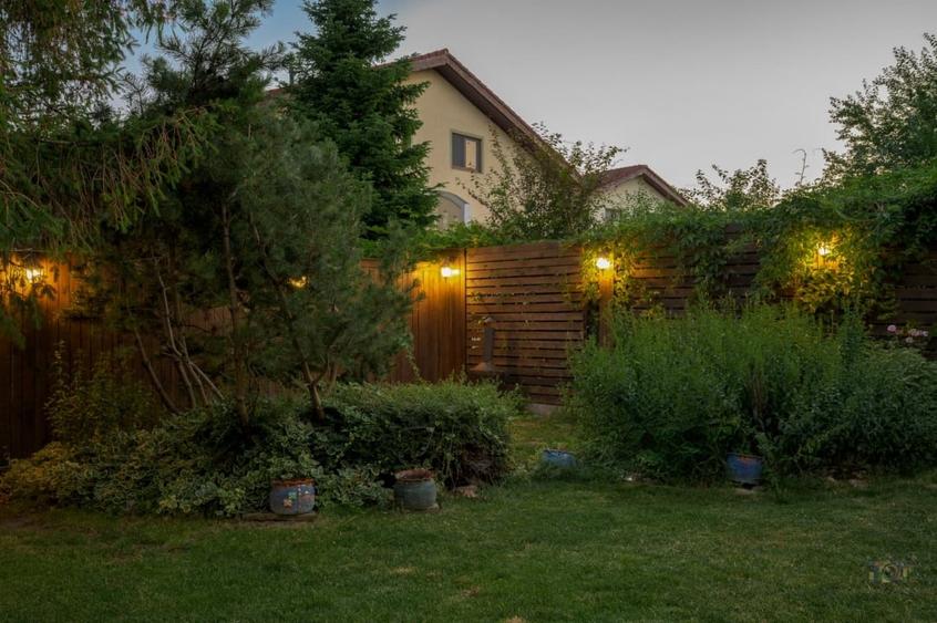 Casă individuală cu 7 camere cu Canalizare în Voluntari