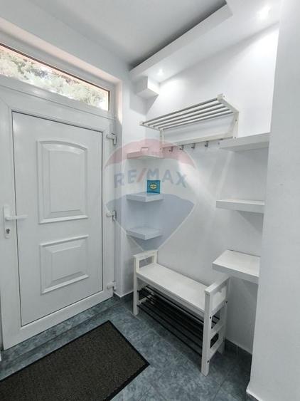 Casă cu 5 camere cu Teren 231 Mp în Bună Ziua