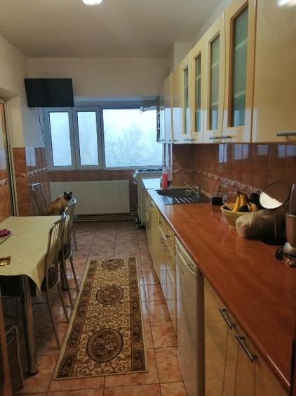 Apartament cu 3 camere decomandat în Călărași